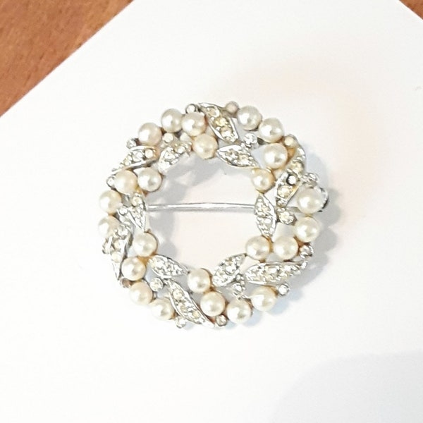 Lisner Faux Pearl Brooch Broche Circle Pin Silver Tone Vintage  Jewelry Vendimia Joyeria Yours, Occasionally