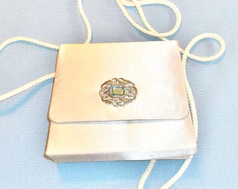 Zilvergrijze clutch: aqua strass broche, handtas bruiloft bloemenmeisje