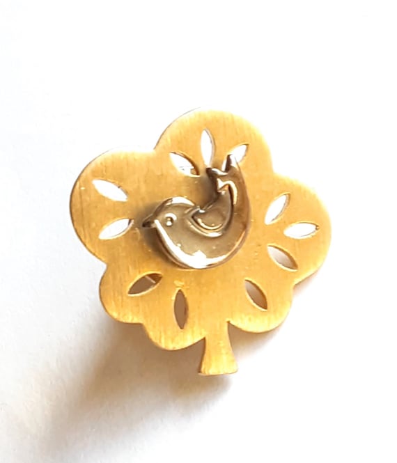 Vintage Avon Christmas Pin: Gold Partridge in Pea… - image 1