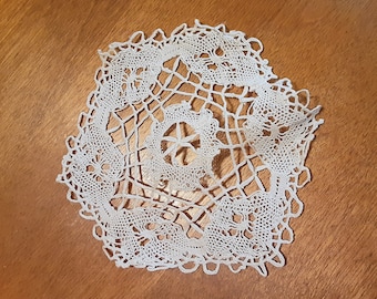 Small Hexagon Doily Tatted Ecru Lace Vintage Vendimia Yours, Occasionally