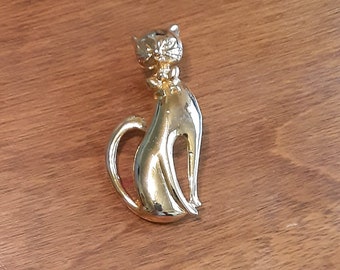 Sitting Cat wearing a Bow Brooch Gold Tone Vintage Jewelry Yours, Occasionally