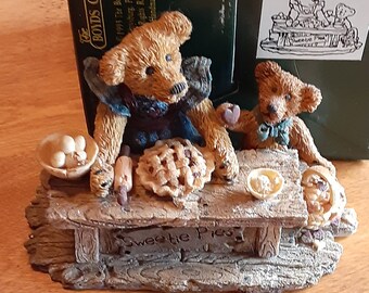 Boyds Bears Figurine Figurilla Justina et M Harrison Sweetie Pie Style 2015 1993 Original Box vintage Collectible Vendimia Coleccionable