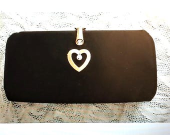Bolso de mano negro vintage para noche: cierre de pedrería y broche en forma de corazón.