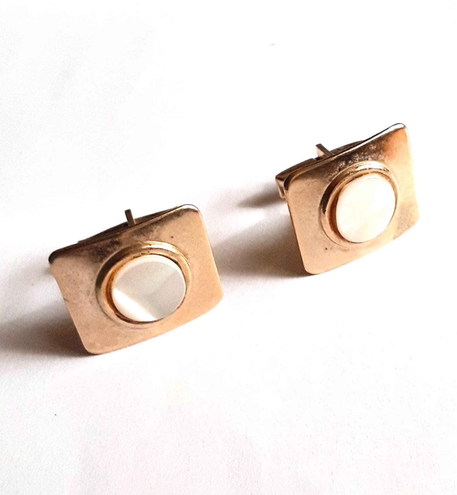 Boutons De Manchette Anciens Dorés Avec Incrustations Nacre - Occasion Vintage