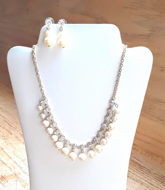 Vintage Genuine White Pearl Bib Necklace With Crystal  White Pearl & crystal bib necklace vintage . display picture 1