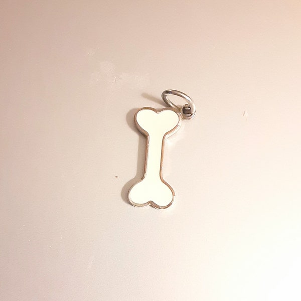 Dog Bone Charm Amuleto White Enamel Silver Tone Vintage Jewelry Vendimia Joyeria Yours, Occasionally