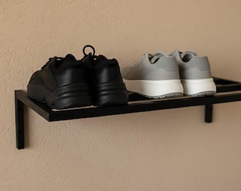 An der Wand befestigtes Metallschuhregal für Eingangsbereich, industrielles Schuhregal, minimalistische Wandschuhaufbewahrung, moderner schwarzer Flurorganisator