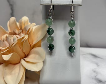 Pendientes de plata hechos a mano con aventurina y calcedonia engastadas en alambre – Hipoalergénicos – Pendientes de piedras preciosas