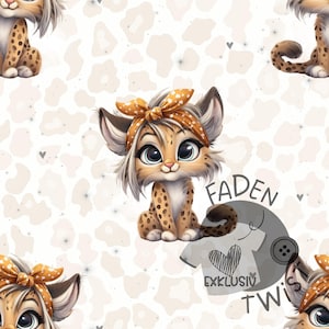 Könnte beinhalten: Nahtloses Muster mit Cartoon-Bobcats mit orangefarbenen Polka-Dot-Stirnbändern, vor einem weißen Hintergrund mit tanfarbenen Leopardenflecken und kleinen grauen Herzen. Der Text "Faden Twist Exklusiv" ist ebenfalls enthalten.
