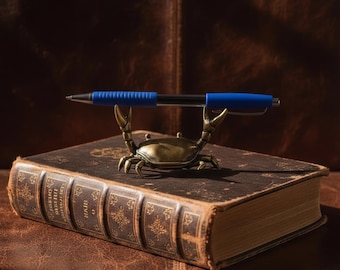 Hand-Polished Brass Weightlifting Crab Figurine – Vintage Desk Ornament, Pen Rest, Tea Table Decor, Paperweight & Home Crafts Sculpture