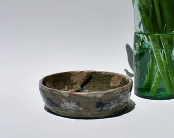 Vintage Studio Art Pottery Dish – Signed Dinn, Green & Beige Glazed Ceramic with Black Accent