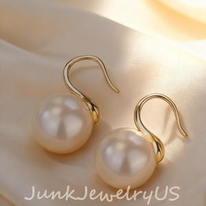 Pearl Hook Earrings, Natural Freshwater Pearl Earrings, High Heels Earrings, Sterling Silver Jewelry, Minimalist Jewelry, Bridesmaid Gift