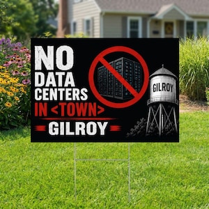 Op de afbeelding: Een zwart rechthoekig bord met witte tekst NO DATA CENTERS IN <TOWN> GILROY. Het ontwerp bevat een rode cirkel met een diagonale lijn over een server-afbeelding en een witte illustratie van de watertoren van Gilroy aan de rechterkant.