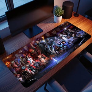 Puede incluir: Alfombrilla de escritorio rectangular con una ilustración detallada de personajes de un videojuego de ciencia ficción. El diseño presenta figuras con armaduras futuristas y varias especies alienígenas, sobre un fondo cósmico.