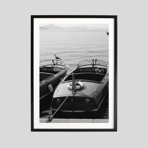 Vintage bootprint, houten speedboot zwart-witte muurkunst, oceaanfotografieposter, nautische print, foto in retrostijl, fotokunstprint