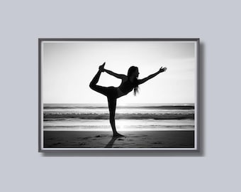 Strand Yoga Pose Print, schwarz weiß Wand Kunst, Wellness Fotografie, Ozean Poster, bedruckbar, Zen Home Decor