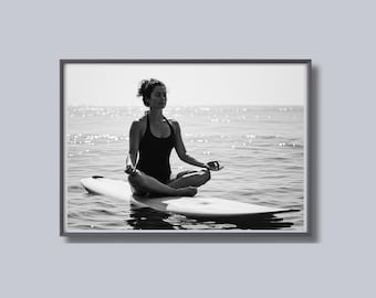 Ocean Yoga Print, schwarzweiß Wandkunst, Wellness Fotografie, Meditation Poster, bedruckbar, Peaceful Home Decor