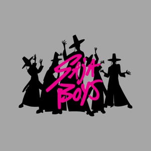 Puede incluir: Diseño gráfico con siluetas negras de figuras con abrigos largos y sombreros, con el texto "Saja Boys" en rosa brillante. Las figuras posan con los brazos levantados, sobre un fondo gris.