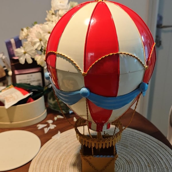 Vintage handgjord metallprydnad med varmluftsballong