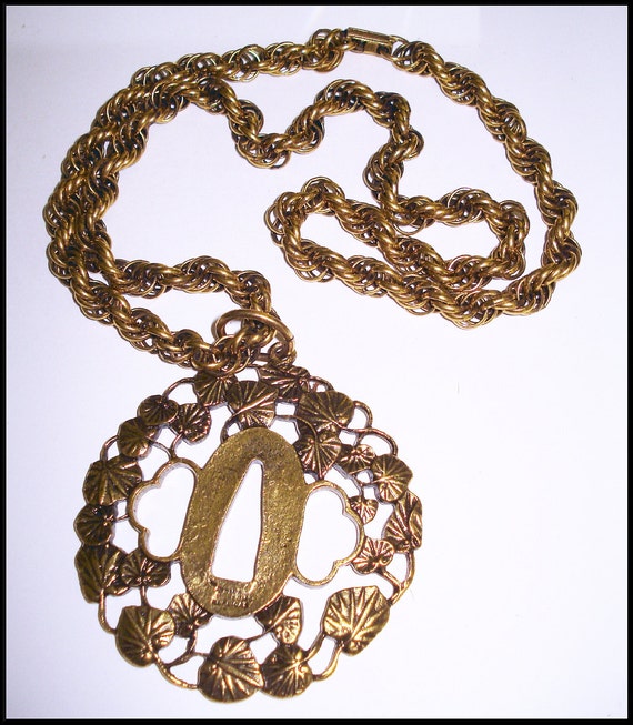 Vintage Necklace  . Gold  .  Big Pendant .  Retro… - image 2