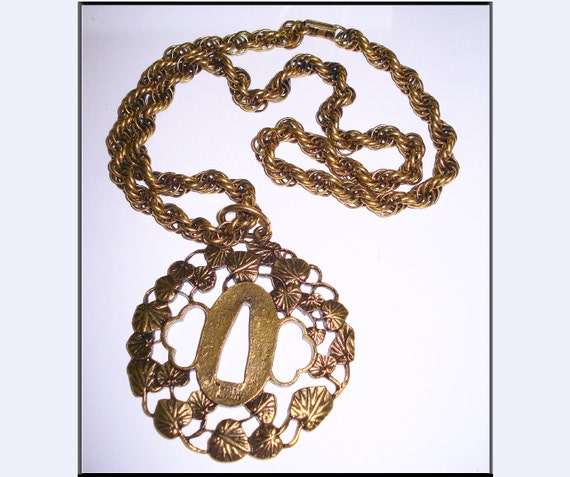 Vintage Necklace . Gold . Big Pendant . Retro