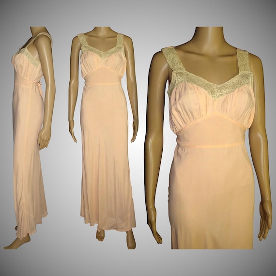 Vintage 1930s Gown//30s Gown//Lace//Sensuous//1930