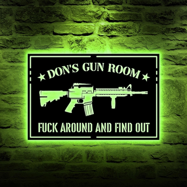 Personalisiertes M4 oder AK 47 Metallschild für Waffenkammer und Militärzimmer Dekor