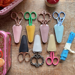 Copri punta forbici in pelle vegana: accessorio pratico ed elegante per forbici da artigianato
