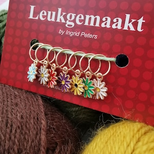Set of 7 small flower Stitch markers ring 6 or 8 mm Pink Red Blue Black Knitting socks Birthday Gift Mothersday Mom Anniversary Leukgemaakt image 9
