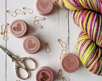 Little storage tin with Stitch markers Calabash Light bulb pins Progress keeper Pink Gold Knitting socks Crochet Mother gift The Netherlands