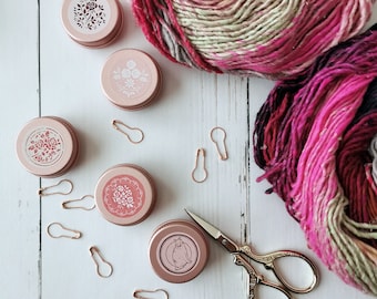 Petite boîte de rangement avec marqueurs de point épingles calebasse Ampoule rose Progress keeper rose or argent chaussettes à tricoter au crochet cadeau fête des mères