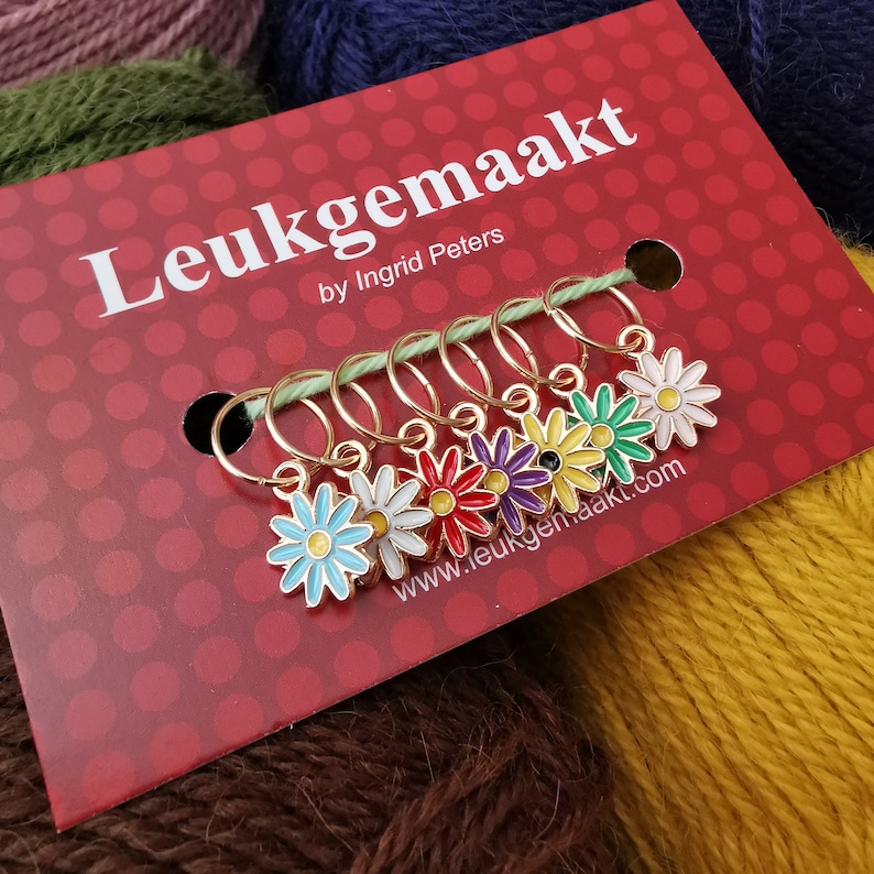 Set of 7 small flower Stitch markers ring 6 or 8 mm Pink Red Blue Black Knitting socks Birthday Gift Mothersday Mom Anniversary Leukgemaakt image 6