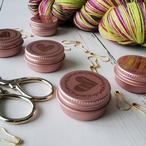 Little storage tin with Stitch markers Calabash pins Light bulb rosé Progress keeper Pink Gold Silver Knitting socks Crochet Mothersday gift image 2