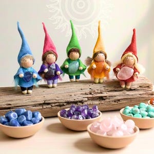 Energitomte med ädelsten – Modsten, lyckobringare och styrkebooster från naturlig kraft | Rosenkvarts, ametist, blåkvarts, amazonit, karneol