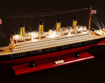 【未使用】タイタニック号　模型　ライト付き　リアル　船 プラモデル 1/700R.M.S.タイタニックLEDセットDOYU-14