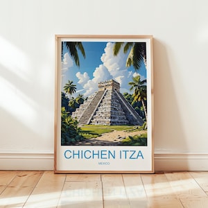 Könnte beinhalten: Gerahmter Kunstdruck mit der Chichen Itza Pyramide in Mexiko. Das Kunstwerk zeigt das antike Bauwerk unter blauem Himmel mit Wolken und Palmen. Die Worte "CHICHEN ITZA MEXICO" sind blau am unteren Rand des Drucks aufgedruckt.