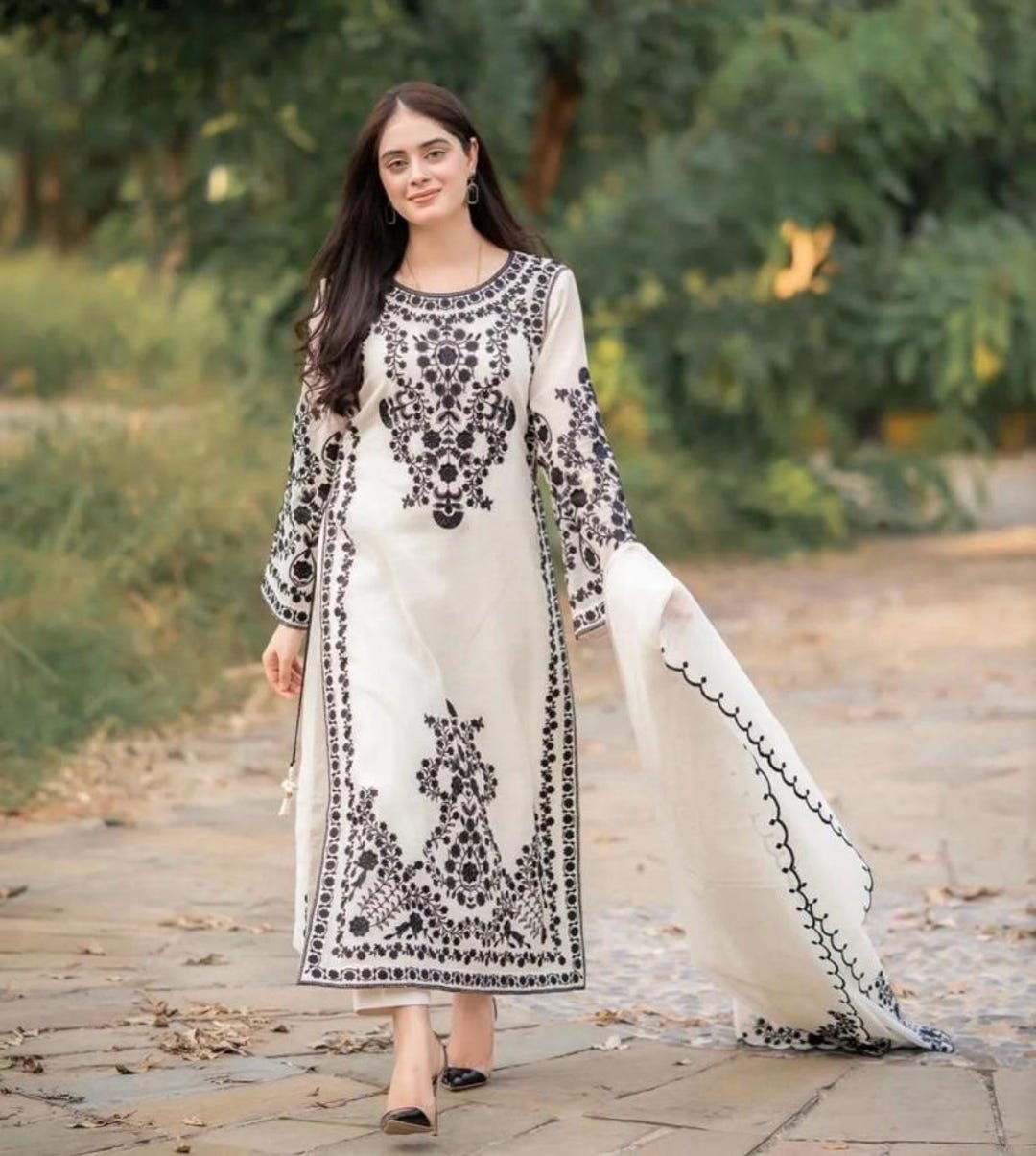スーツ・フォーマル・ドレス Pakistani Embroidered Dress 3-Piece Indian Pakistani 3 Piece Black&white Stitched Organza Dress,formal