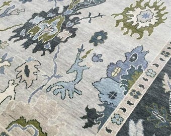 Tappeto Oushak annodato a mano, tappeto turco vintage in lana con motivi floreali, arredamento per interni boho, azzurro cielo e arancione bruciato, stile persiano tradizionale
