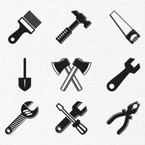 Peut inclure: Une collection d'outils noirs et blancs, comprenant un pinceau, un marteau, une scie, une pelle, des haches croisées, une clé, une clé réglable avec un tournevis et une pince. Les outils sont disposés sur un fond clair.