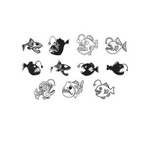 Puede incluir: Una colección de ilustraciones en blanco y negro de peces rape. Cada pez tiene un diseño único, con variaciones en la forma del cuerpo, los dientes y el señuelo bioluminiscente. Las ilustraciones son detalladas y estilizadas.