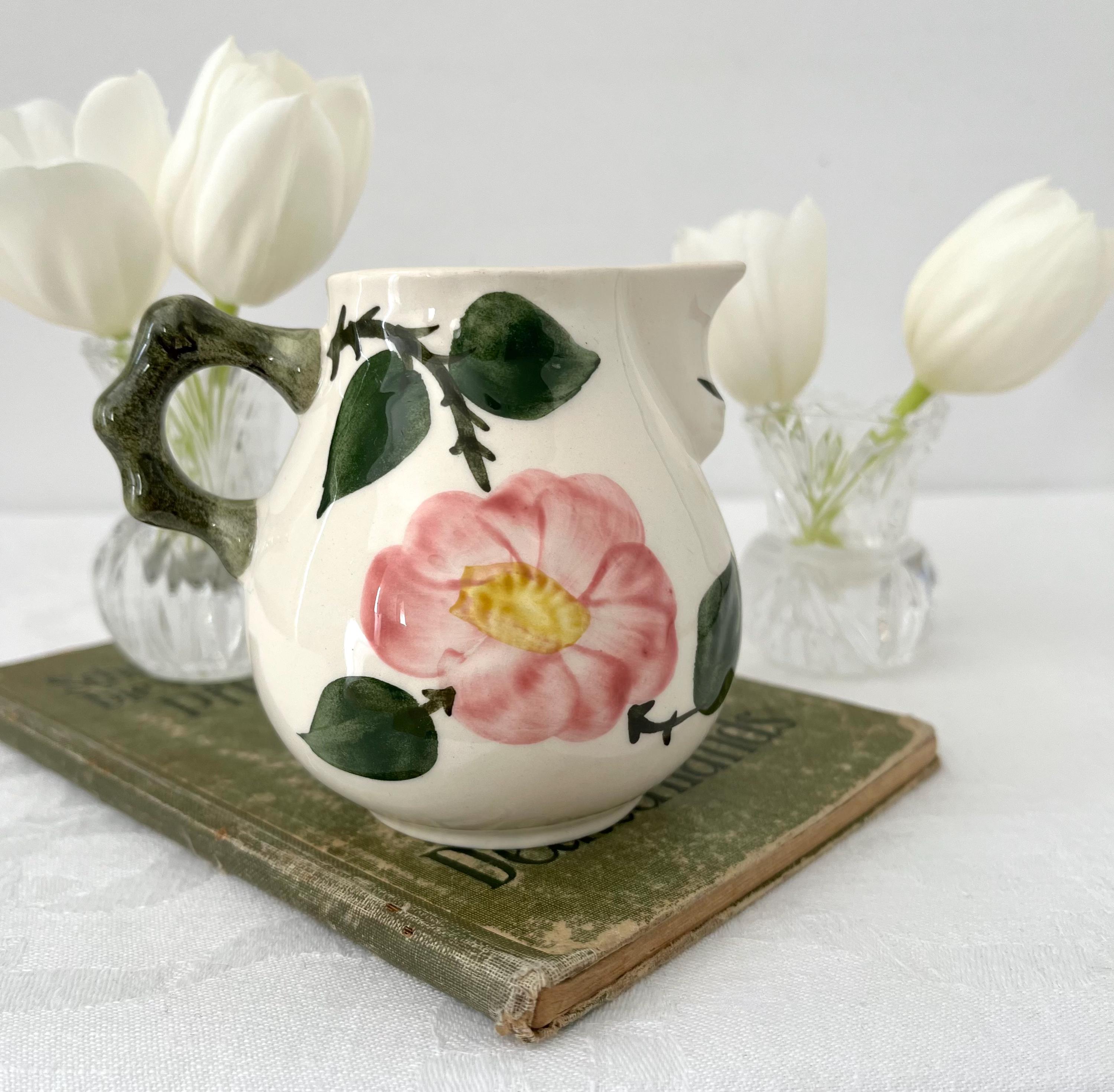 Vintage geschirr mit blumen