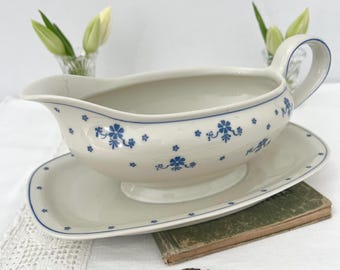 Sauciere Hertel Jacob Rehau Bavaria „German US-Zone" – 1946–1949, Blaue Blümchen Streifenbordüre, Vintage Porzellan