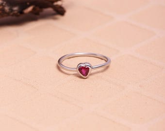 Delicado anillo de corazón de rubí en plata de ley, piedra natal de julio, joyería minimalista con forma de corazón pequeño, regalos