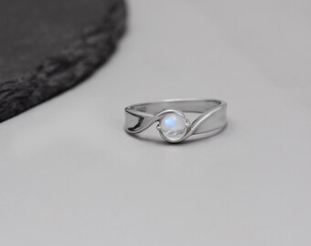 シルバー  ハンドメイド  ムーンストーン リング レインボーブルームーンストーンハンドメイドシルバーリング