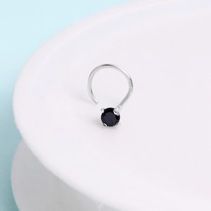 Svart Onyx Näsörhänge i Sterlingsilver, Titankorkskruvnäsring, Minimalistisk Piercing, Gåva