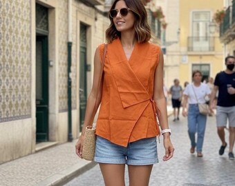 Roest mouwloze katoenen linnen wikkeltop - asymmetrische zoom boho zomerblouse, lichtgewicht shirt met gestrikte voorkant - handgemaakte damestop - cadeau-idee