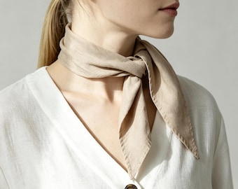 Bufanda ligera de lino gris – Accesorio minimalista para el cuello