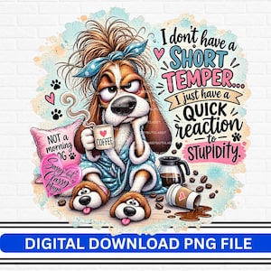 Può includere: Un'illustrazione digitale di un cane marrone e bianco con fascia e accappatoio blu, che tiene una tazza di caffè. Il testo recita: I don't have a SHORT TEMPER... I just have a QUICK reaction to STUPIDITY. Include un cuscino rosa e chicchi di caffè.