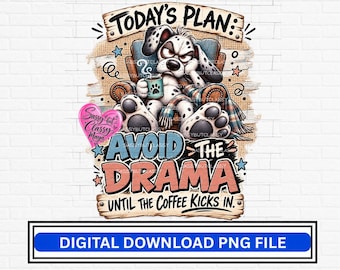 Può includere: Un grafico digitale raffigurante un cane maculato seduto su una poltrona che tiene una tazza di caffè. Il testo recita: TODAY'S PLAN: AVOID THE DRAMA UNTIL THE COFFEE KICKS IN. Un cuore rosa mostra: Sassy but Classy Maya. Il design include stelle.