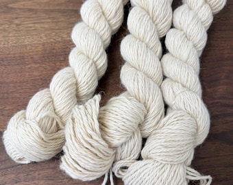 Icelandic Sheep Wool Yarn Hank, 3 ply sport weight, Lopi style - Natural White